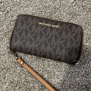 Michael Kors wristlet wallet